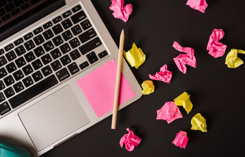 Copywriting Esempi: Guida Pratica Alla Scrittura Persuasiva Con Esempi Di Copywriting Per Siti, Facebook E Sales Page