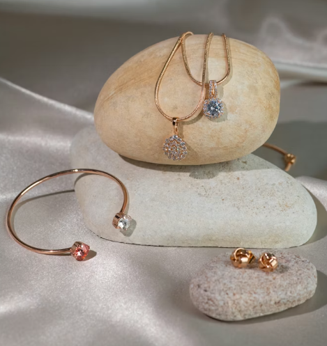 Vendere Gioielli Online: Guida Strategica per Oro e Preziosi